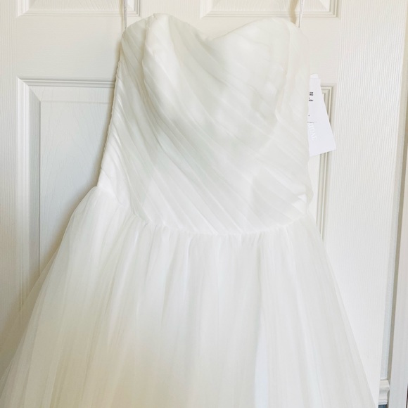 NWT Davids Bridal STUNNING Strapless Ruched Tulle Wedding Gown - Picture 4 of 8